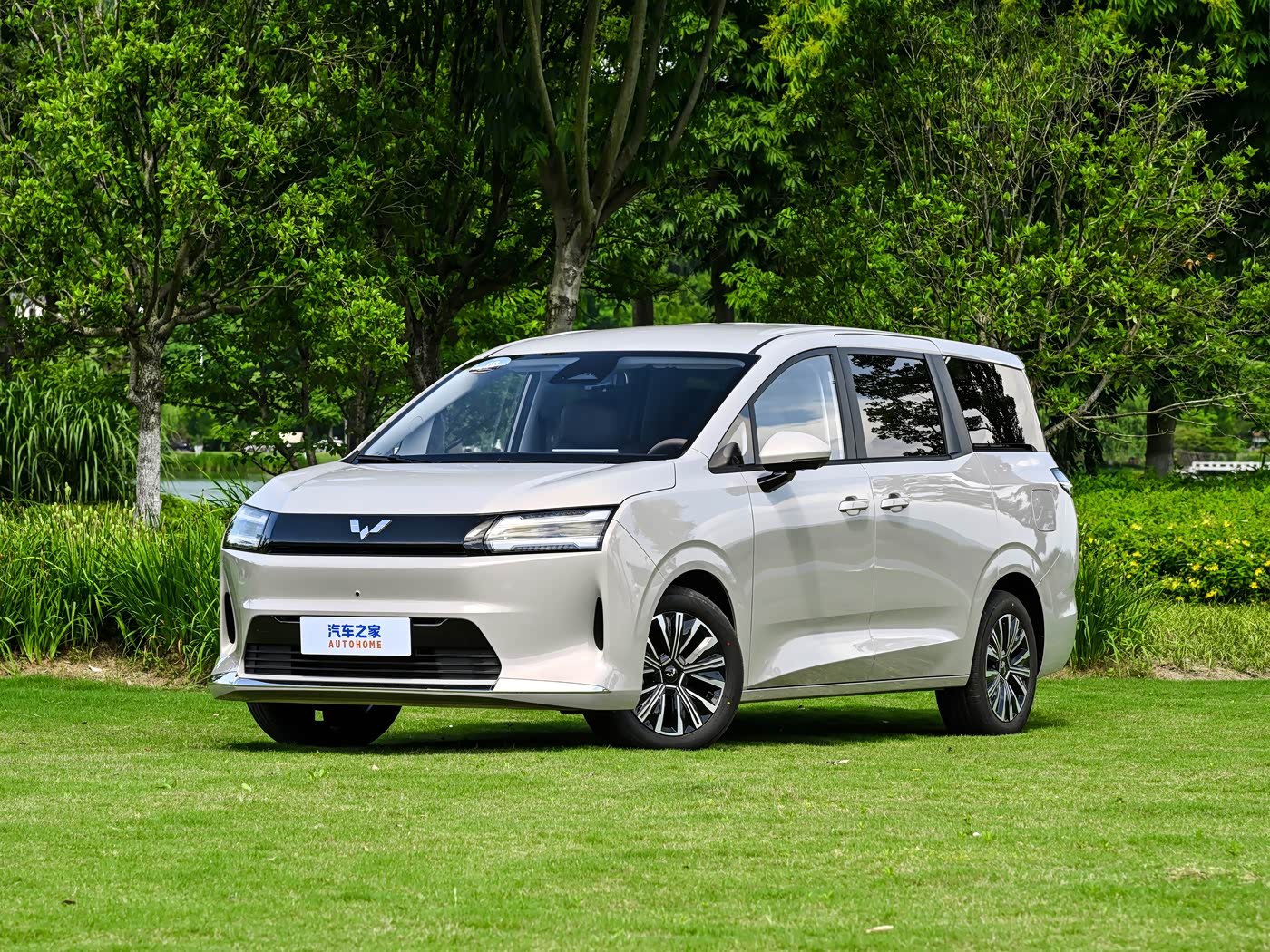 Wuling Xingguang 730